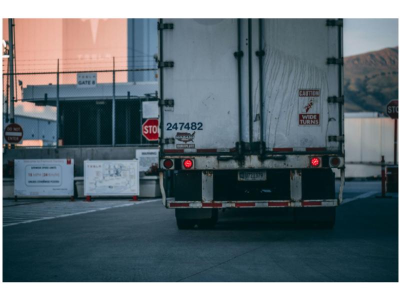 lesiones-graves-tras-un-choque-con-camion-cuando-contactar-a-abogados-de-accidentes-de-camion